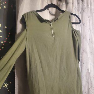 OPEN SHOULDER TOP